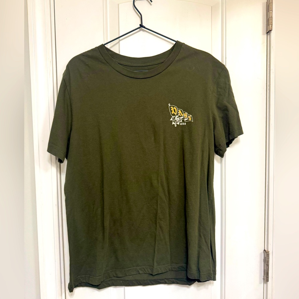 🌻4 for $15 Never worn but took tags off Vans green t-shirt